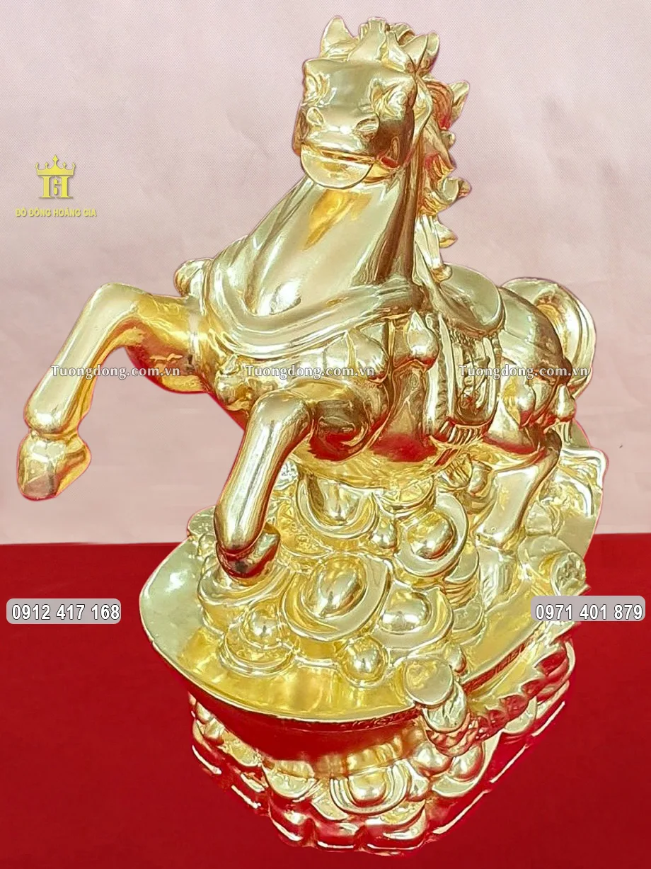 Toàn bộ bề mặt được mạ vàng 24K sang trọng